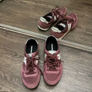 Saucony sneakers sz 8.5